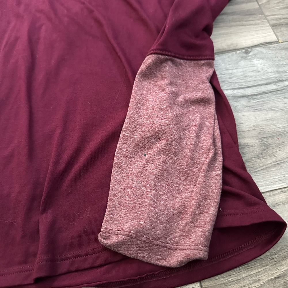 Under Armour 1/4 Zip Loose Fit Pullover Active Top Heatgear in Burgundy Size XL - Picture 3 of 6
